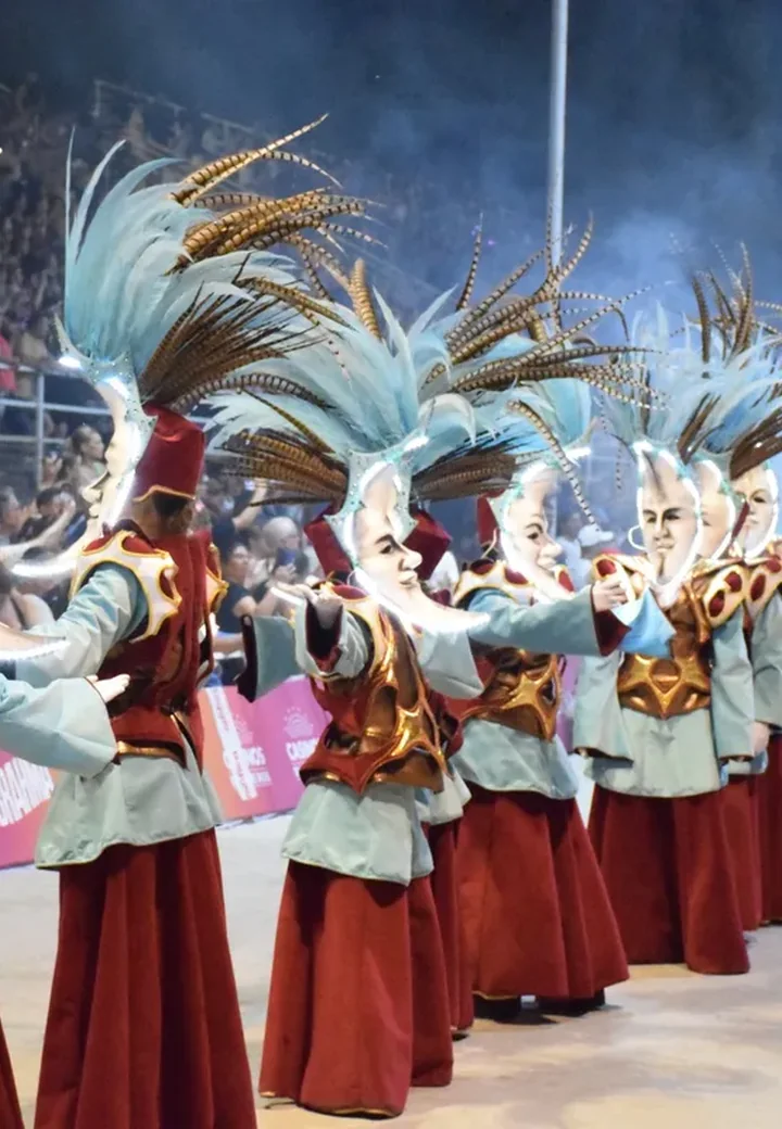 Desfile de la comparsa O’Bahía en el Carnaval del País
